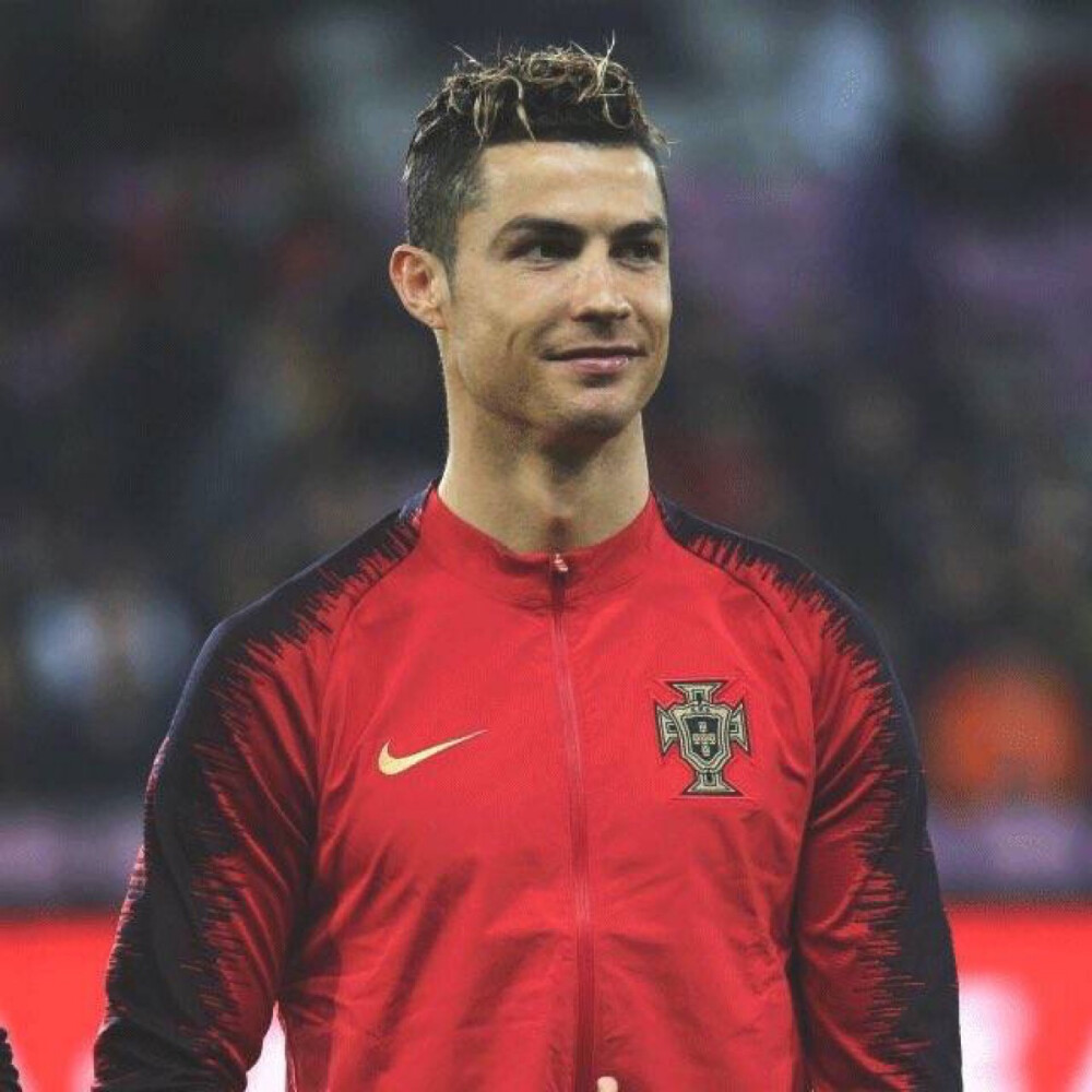 旗下球队乌拉圭第四级别联赛夺冠并升级，梅西、苏牙晒图祝贺