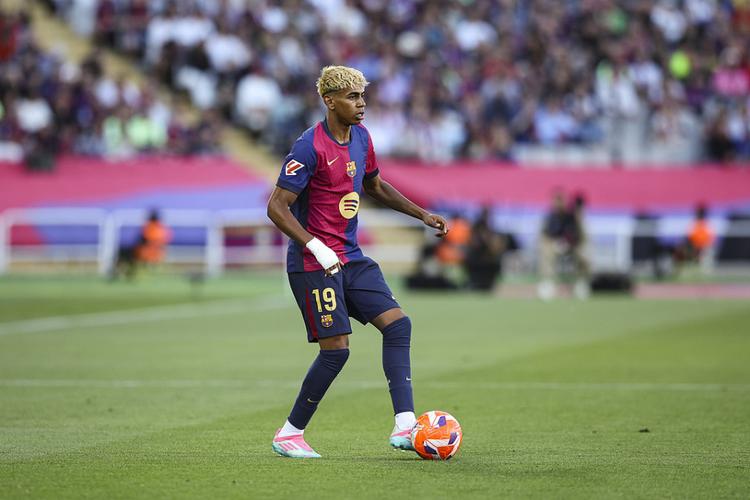 环足奖年度最佳总监候选：坎波斯、爱德华兹&理查德-休斯在列