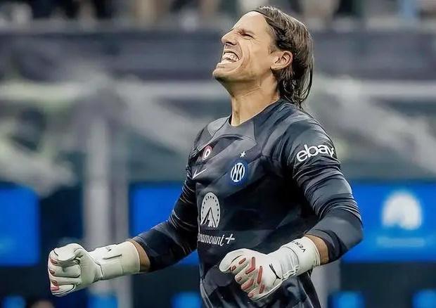 记者：佩德里因拉伤不会前往黄潜客场比赛，但伤势并不严重（因拉伤不随队客战黄潜，佩德里伤情无大碍）