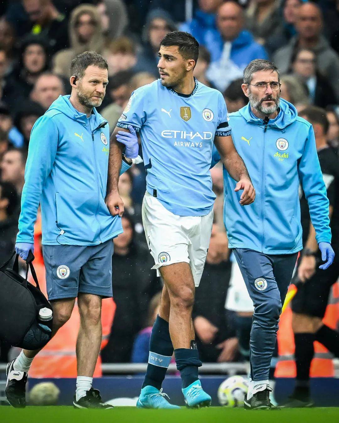 官方：30岁纽卡中场艾萨克-海登自由身离队