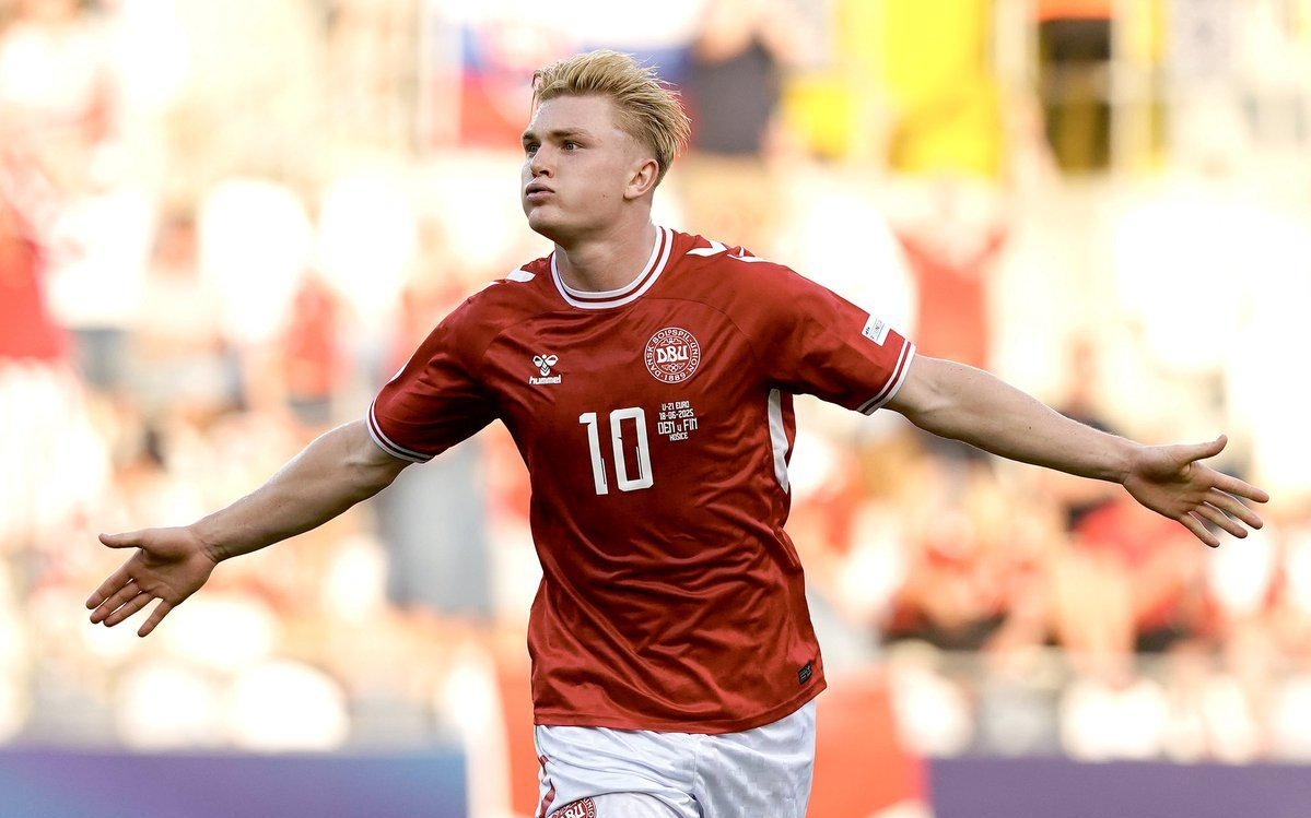 费迪南德：目前曼联阵中仅B费有机会在当年我们的球队里效力（费迪南德：如今这支曼联只有B费能进我们当年的阵容）