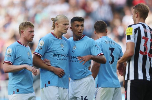 记者：汪士钦这张红牌就是多年来中国足球陋习的真实写照（记者：汪士钦这张红牌，正是中国足球多年积弊的缩影）