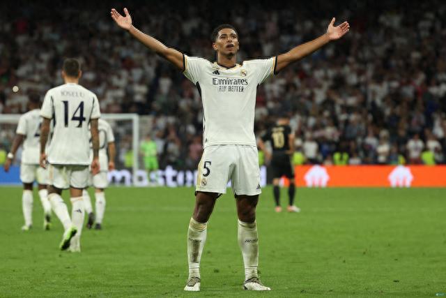 “我爱足球”燃动许昌（“我爱足球”点燃许昌激情）