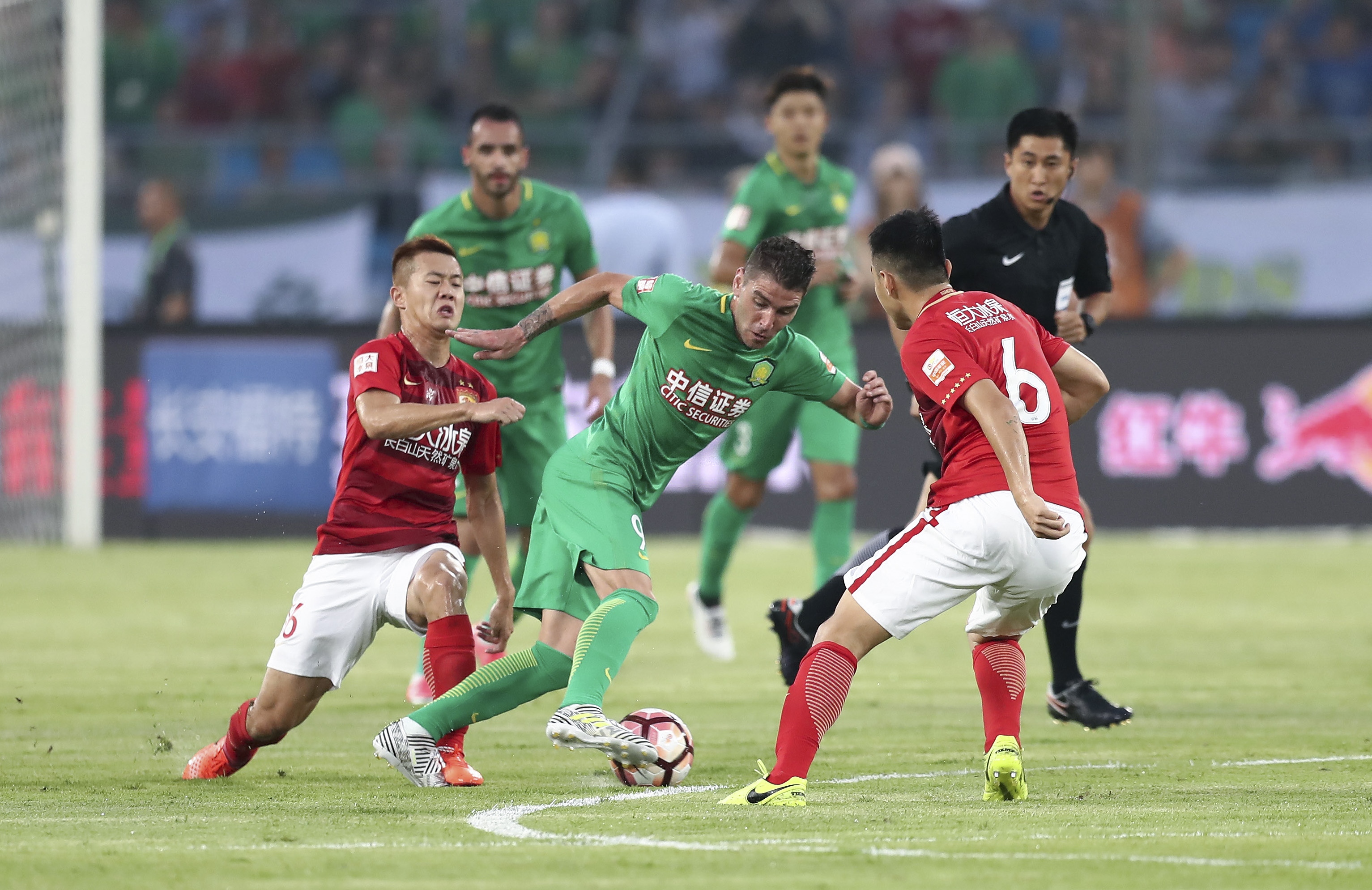 埃贝尔：不会在冬窗进行引援，我们希望尽快与于帕梅卡诺续约（埃贝尔：冬窗零引援，争取尽快与于帕梅卡诺完成续约）