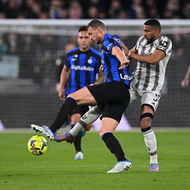 早报：又是一个疯狂的欧冠比赛日（晨报：欧冠再掀疯狂之夜）