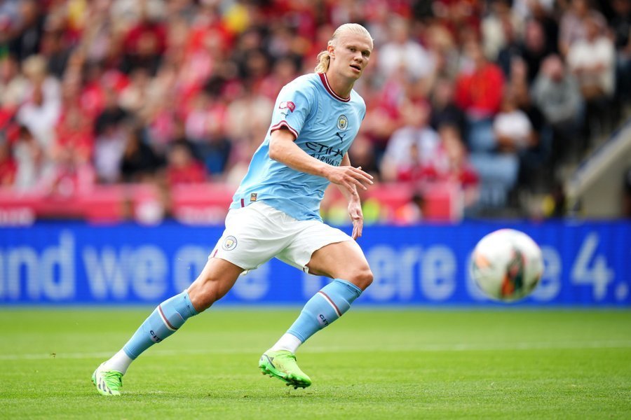 上海海港实现中超三连冠，为中国顶级联赛历史第三队（上海海港斩获中超三连冠，成为中国顶级联赛史上第三支达此成就的球队）