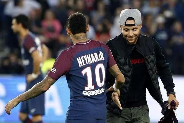 国脚单场进球助球队锁定胜利